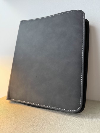 TopLoader Binder - Plass til 112 Toploaders (4-lommers)